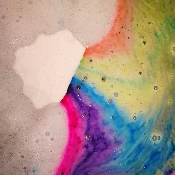 Bombe de bain arc-en-ciel en forme de licorne endormie ou de nuage arc-en-ciel