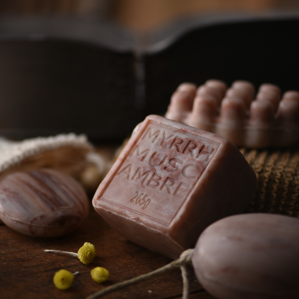 Savon Ovale Sur Corde Musc, Myrrhe & Ambre 200g