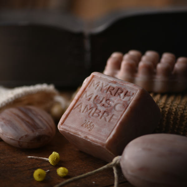Savon Ovale Sur Corde Musc, Myrrhe & Ambre 200g