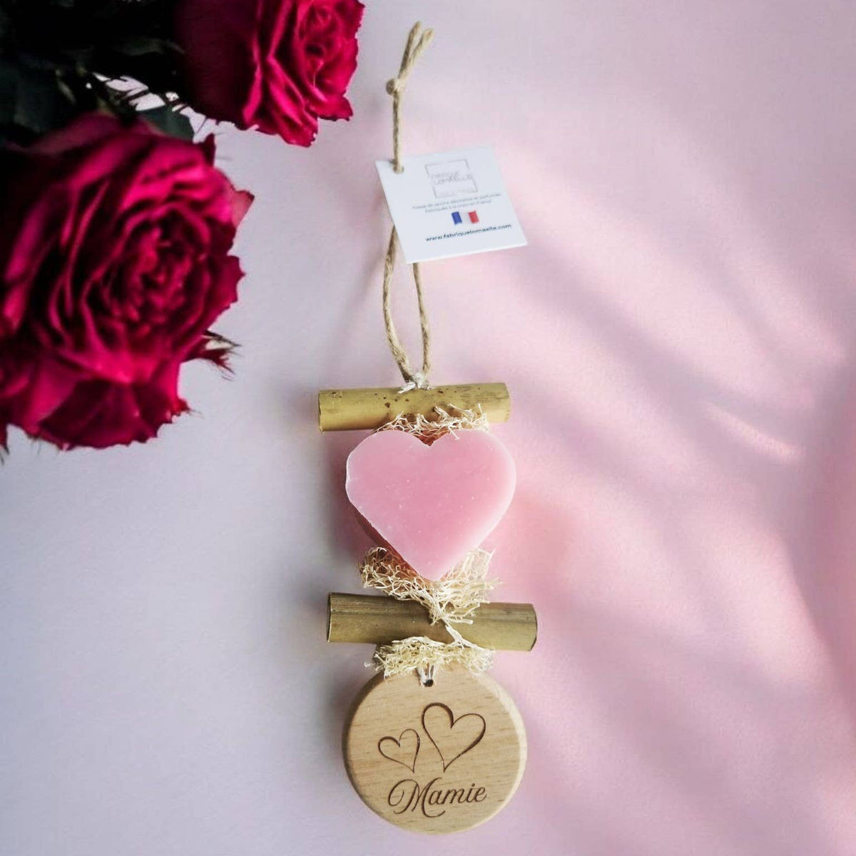 Tresse 1 Savon Cœur Rose  1 Rond Bois Gravé  "Mamie"