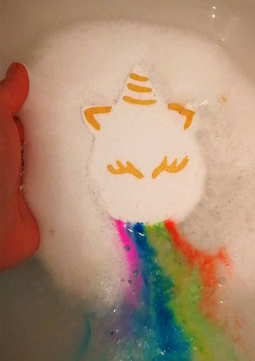 Bombe de bain arc-en-ciel en forme de licorne endormie ou de nuage arc-en-ciel