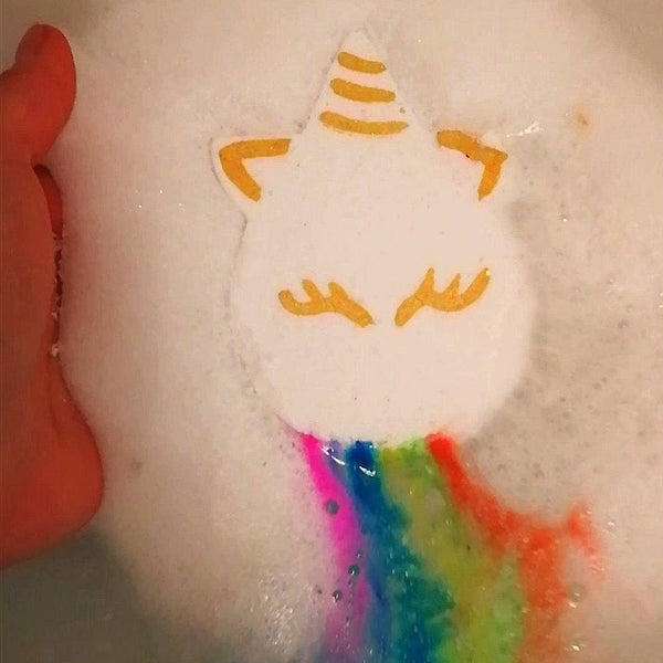 Bombe de bain arc-en-ciel en forme de licorne endormie ou de nuage arc-en-ciel