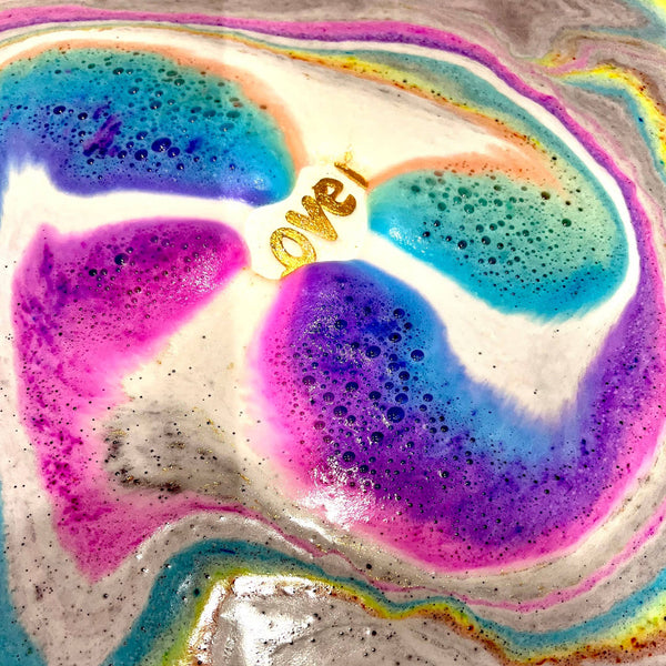 Bombe de bain Rainbow LOVE IS